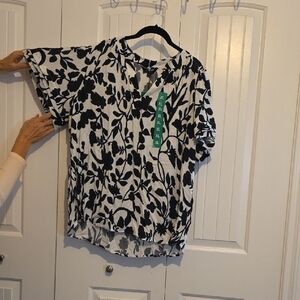 Black and White Floral Women's Top